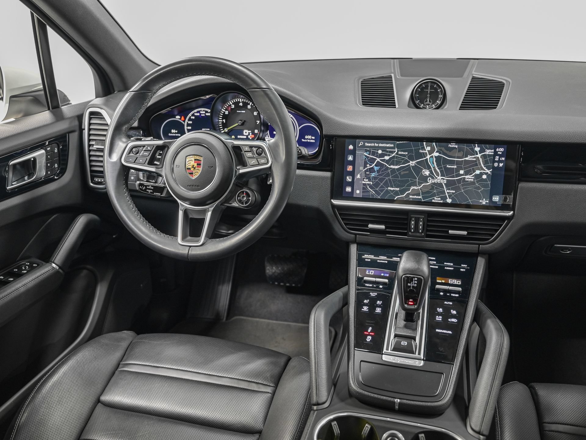 Used 2022 Porsche Cayenne Platinum Edition AWD/4WD image 29
