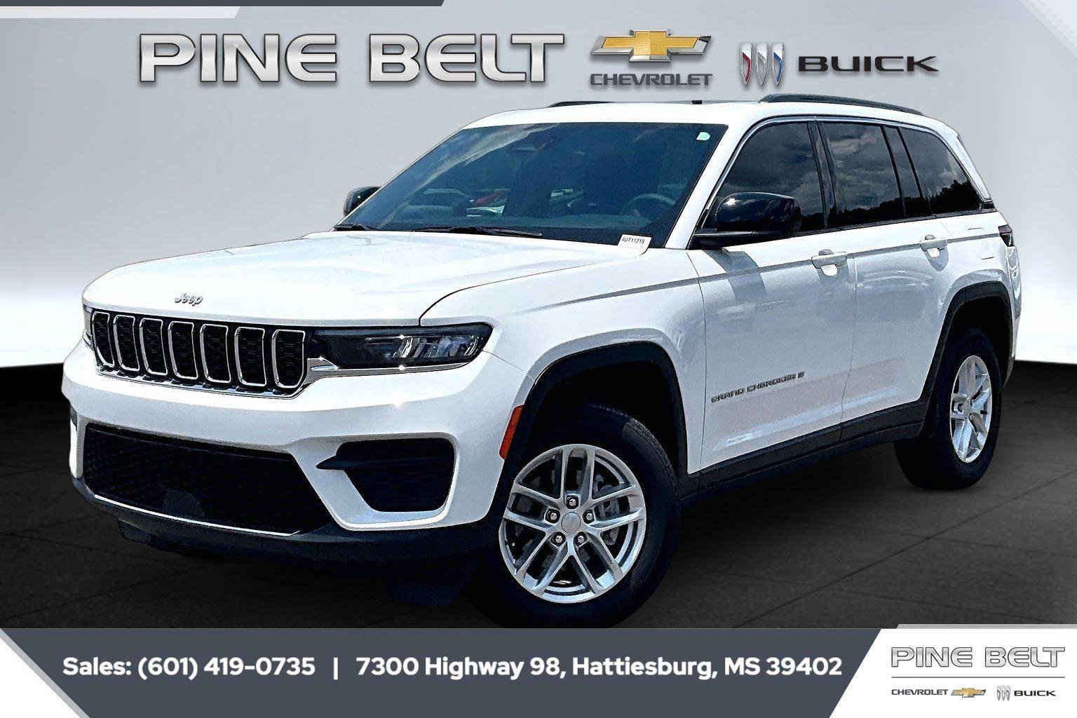 Used 2024 Jeep Grand Cherokee Laredo X RWD image 10