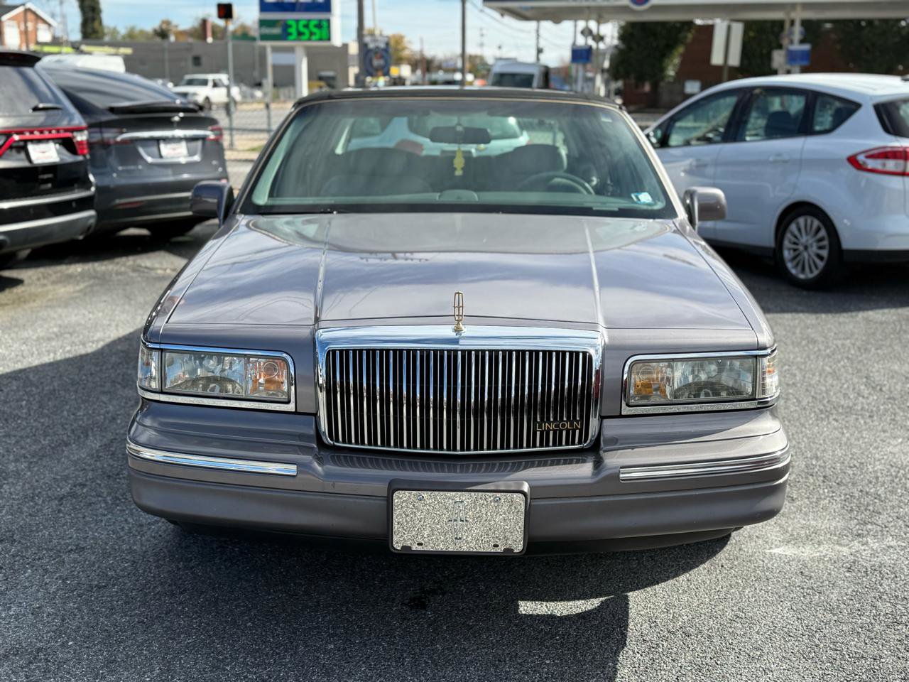 Used 1995 Lincoln Town Car Cartier image 7