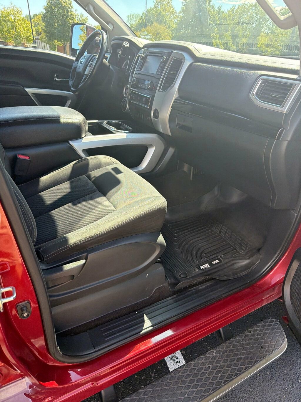 Used 2019 Nissan Titan SV w/ SV Convenience Package image 13