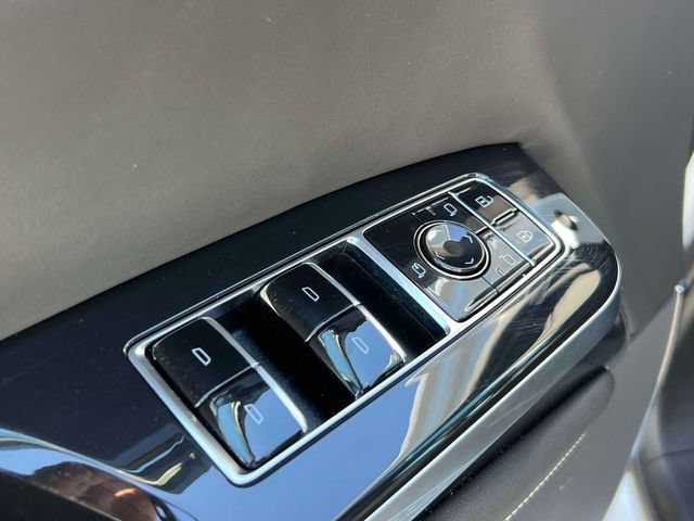 Certified 2025 Cadillac Escalade ESV Sport Platinum w/ LPO, ONYX Package AWD/4WD image 17