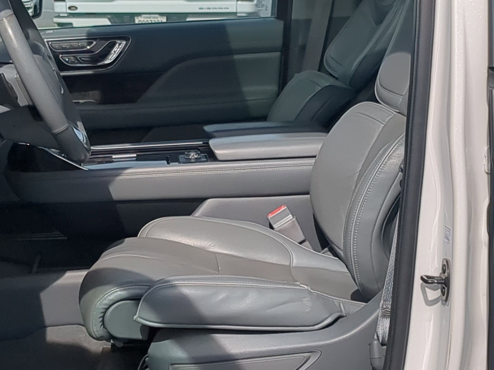 Used 2018 Lincoln Navigator L Reserve w/ Technology Package image 11