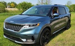 Used 2023 Kia Carnival SX Prestige image 1