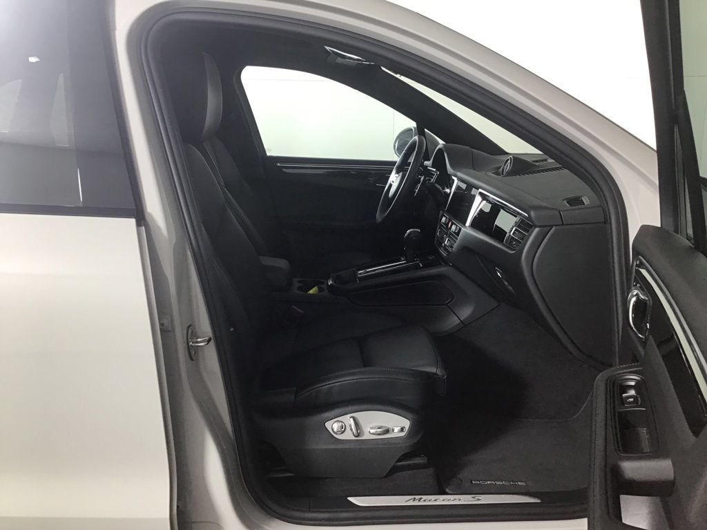 Certified 2023 Porsche Macan S AWD/4WD image 19