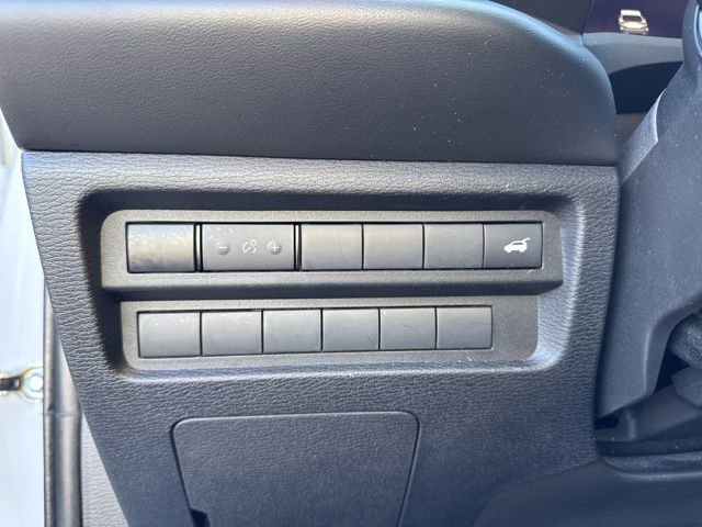 Used 2023 Mitsubishi Outlander SE image 16