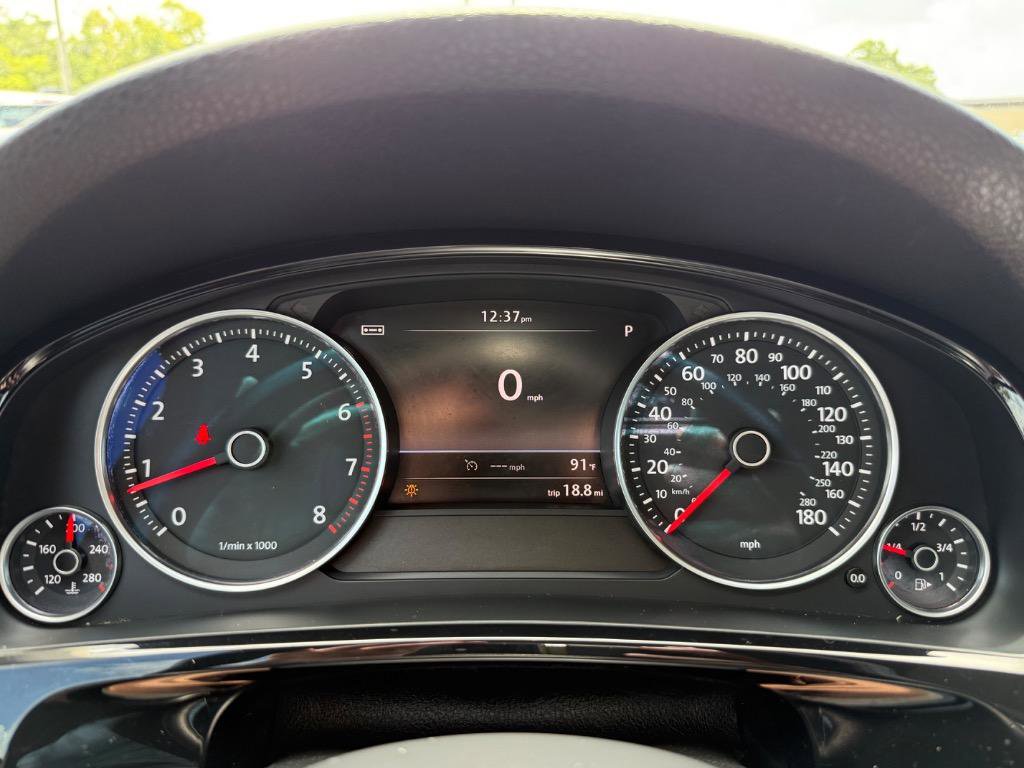 Used 2015 Volkswagen Touareg Sport image 27