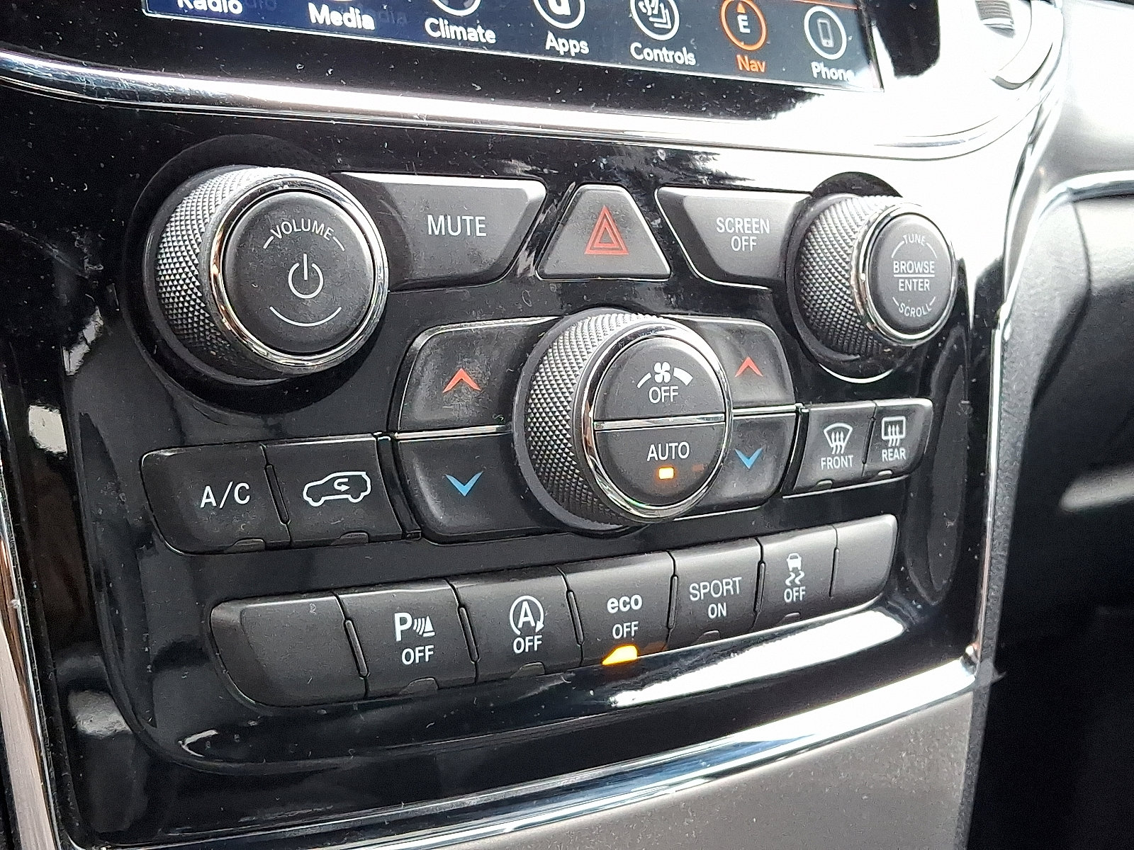 Used 2019 Jeep Grand Cherokee Limited w/ Luxury Group II image 18