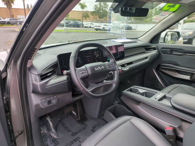 Certified 2025 Kia EV9 Light Long Range RWD image 14