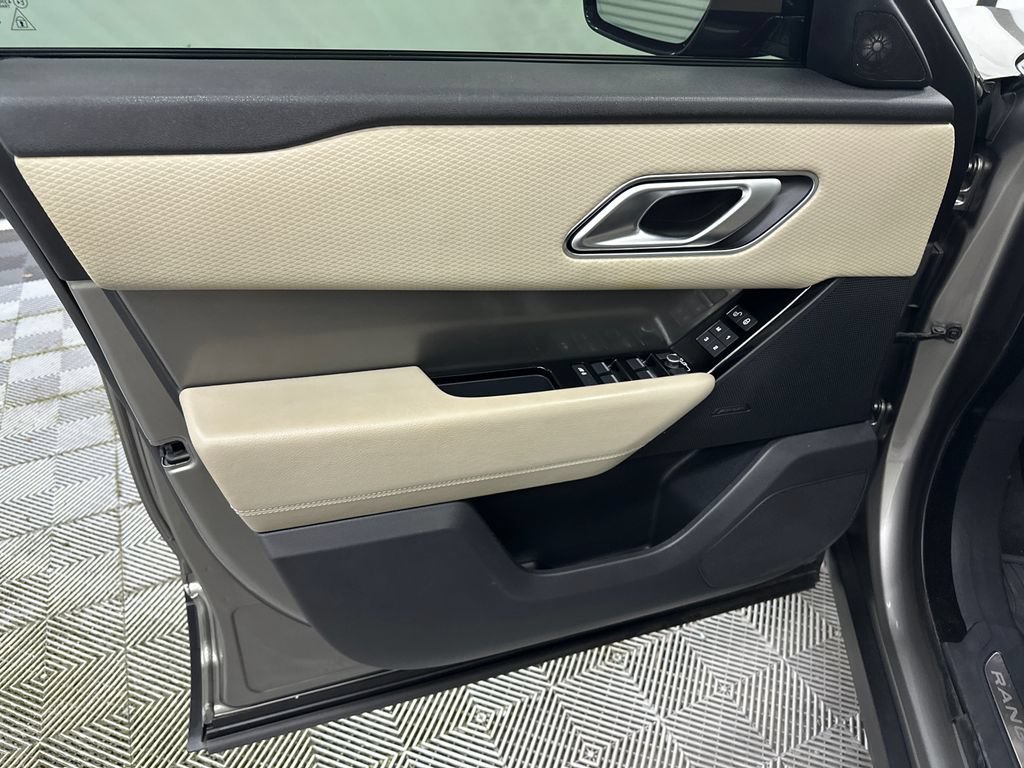 Used 2020 Land Rover Range Rover Velar S AWD/4WD image 11