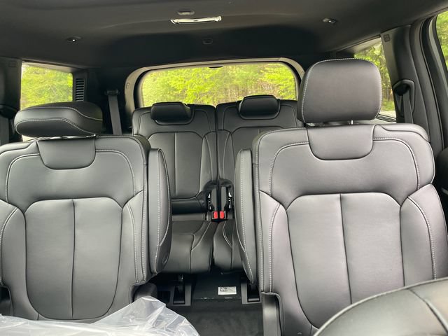 Used 2025 Jeep Grand Cherokee L Limited w/ Black Appearance Package AWD/4WD image 40