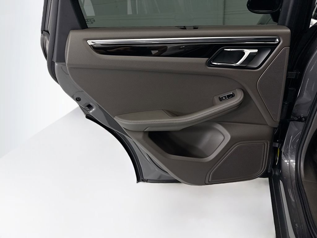 Used 2015 Porsche Macan S AWD/4WD image 23