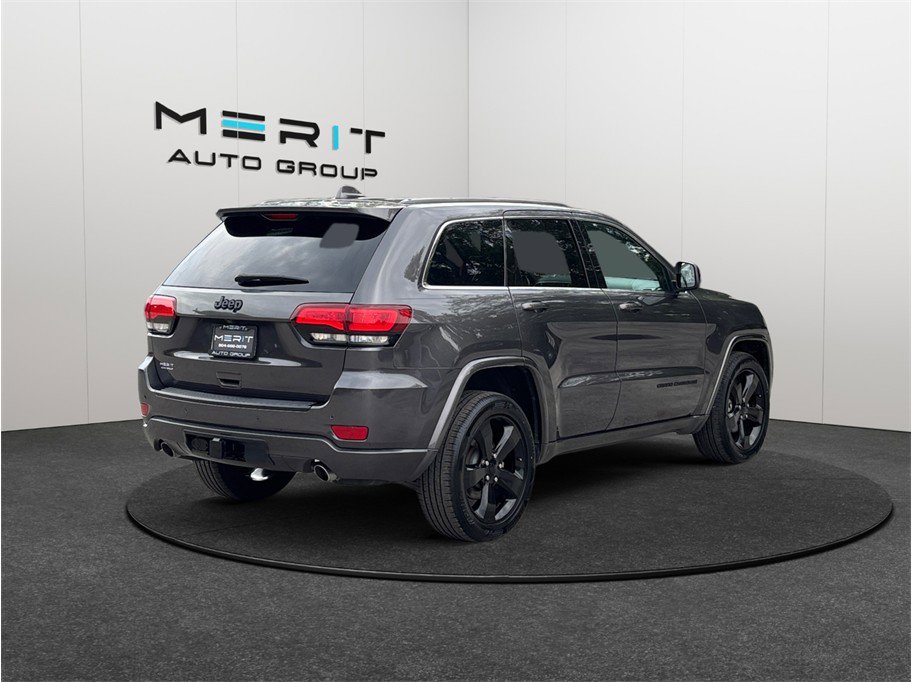 Used 2015 Jeep Grand Cherokee Altitude RWD image 9