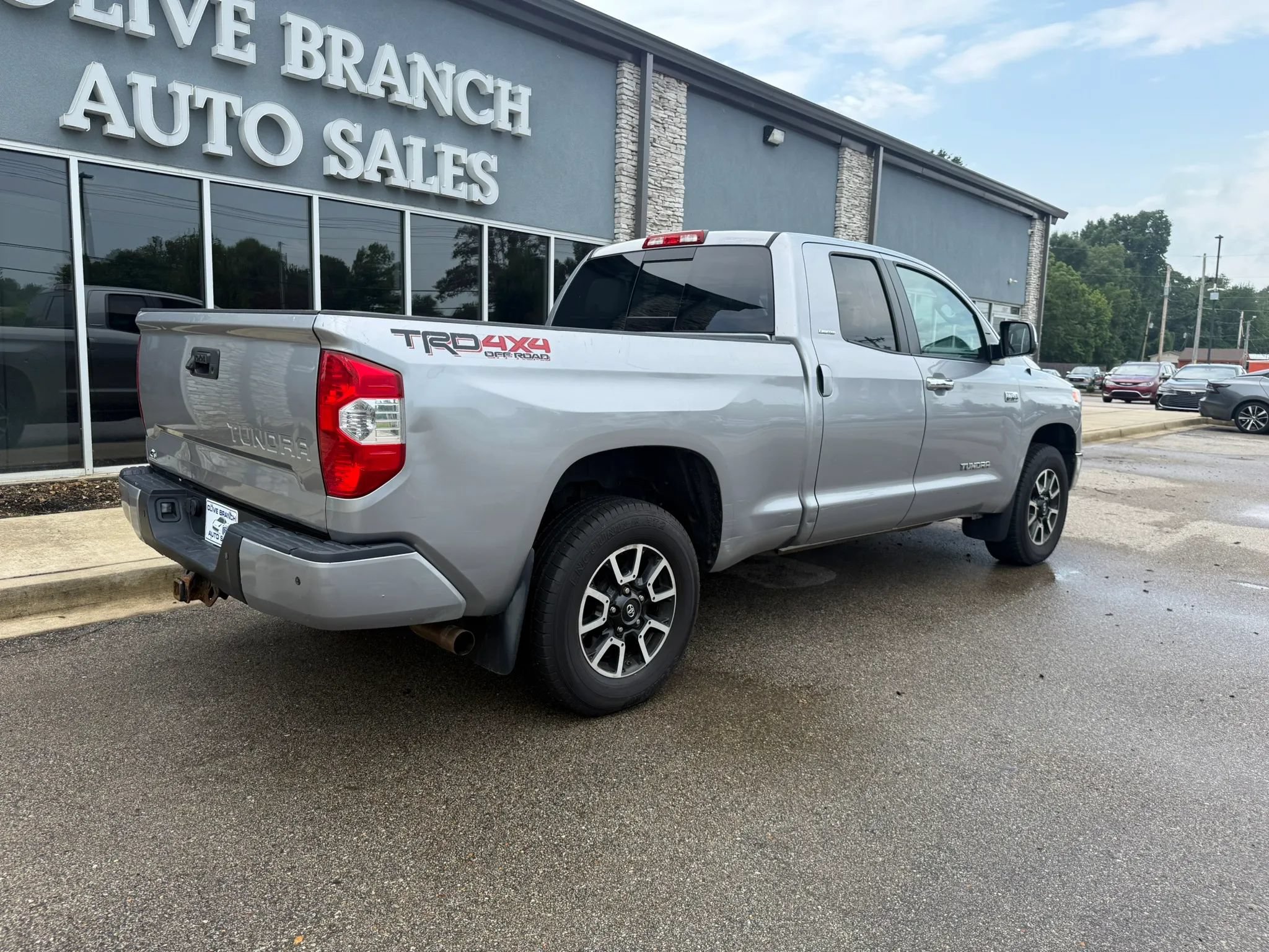 Used 2017 Toyota Tundra Limited w/ Limited Premium Package AWD/4WD image 7