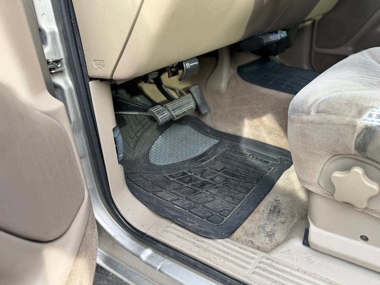 Used 2001 GMC Sierra 2500 SLE w/ Off-Road Skid Plate Pkg image 4