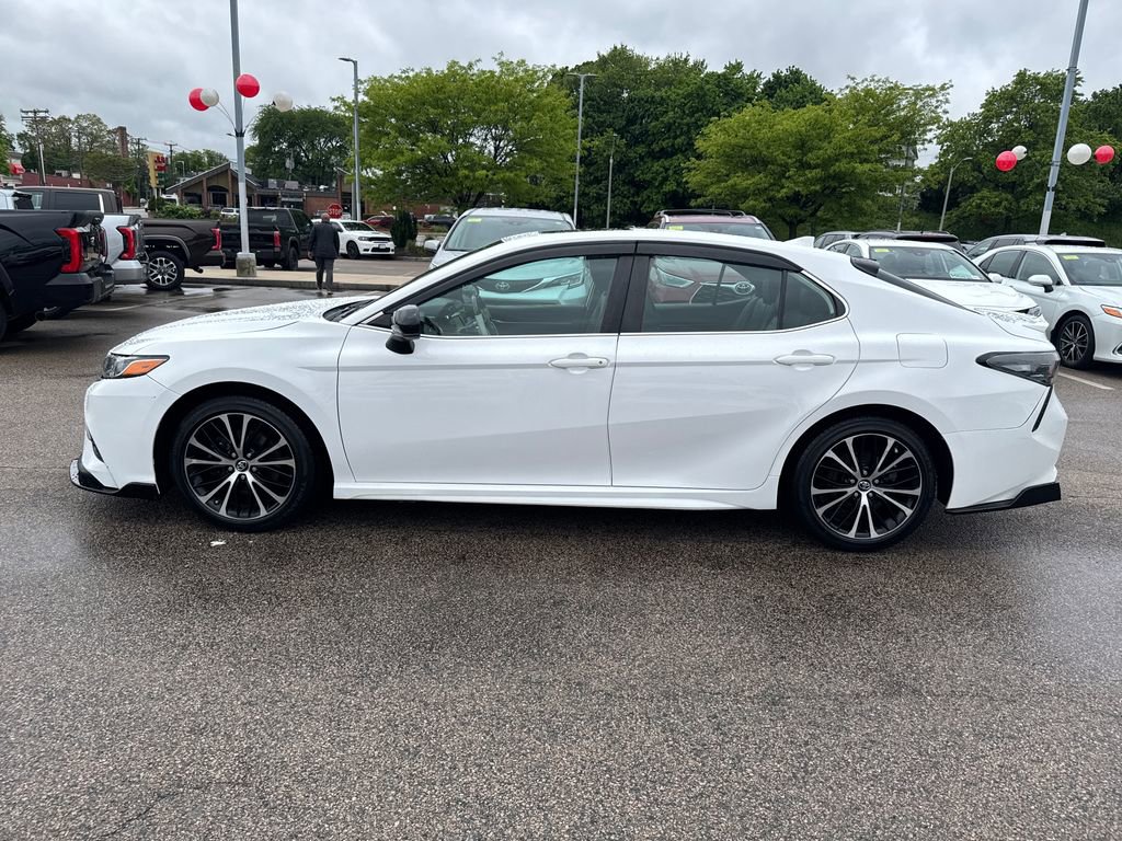 Used 2019 Toyota Camry SE FWD image 4