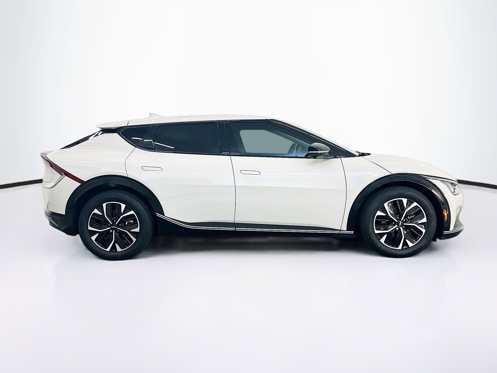 Used 2024 Kia EV6 Wind w/ Wind Technology Package AWD/4WD image 10