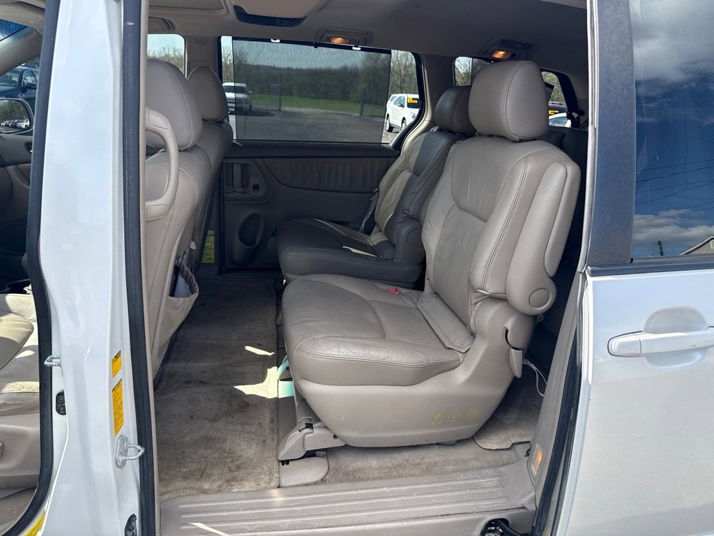 Used 2004 Toyota Sienna XLE AWD/4WD image 10