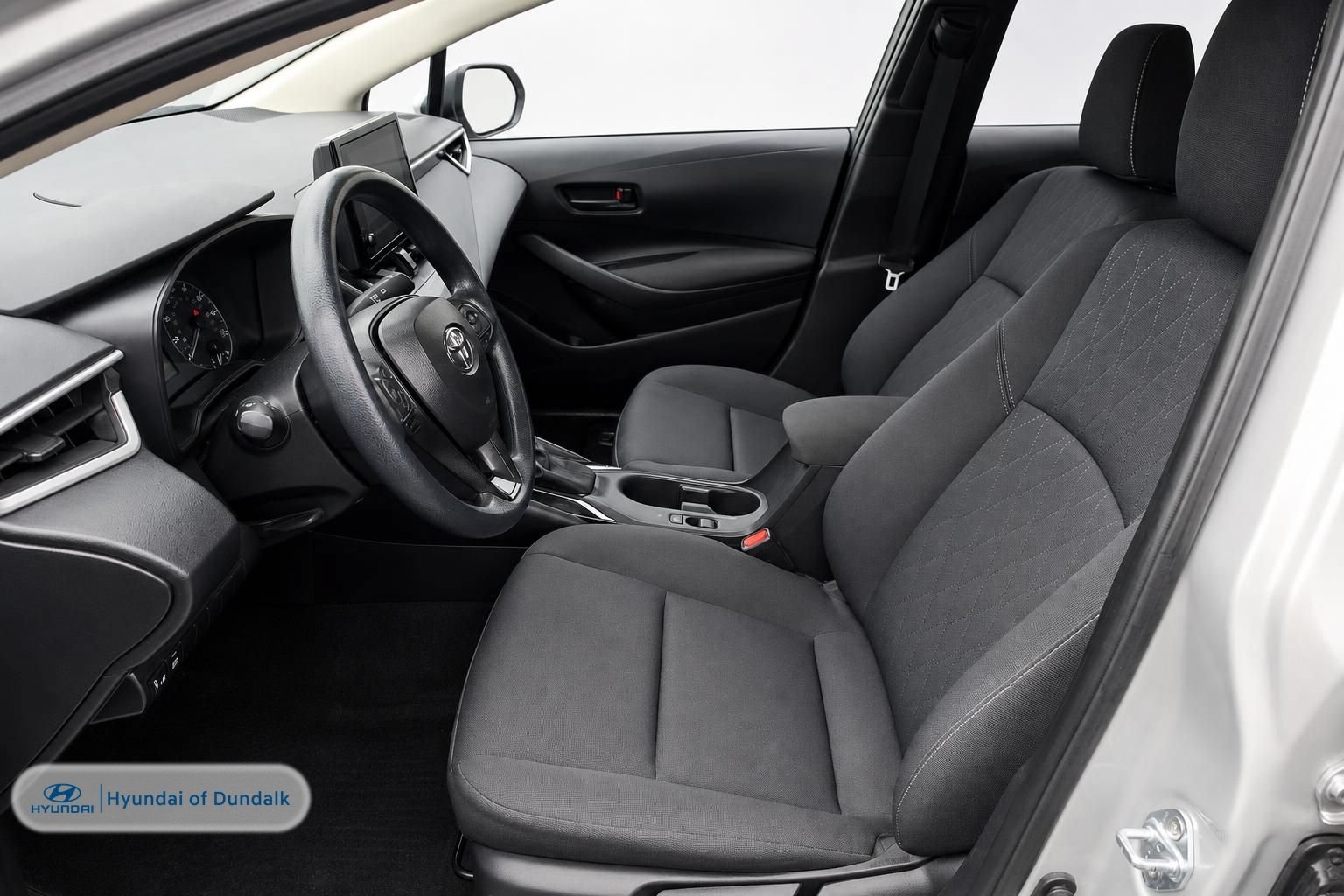 Used 2025 Toyota Corolla LE w/ Convenience Package FWD image 9