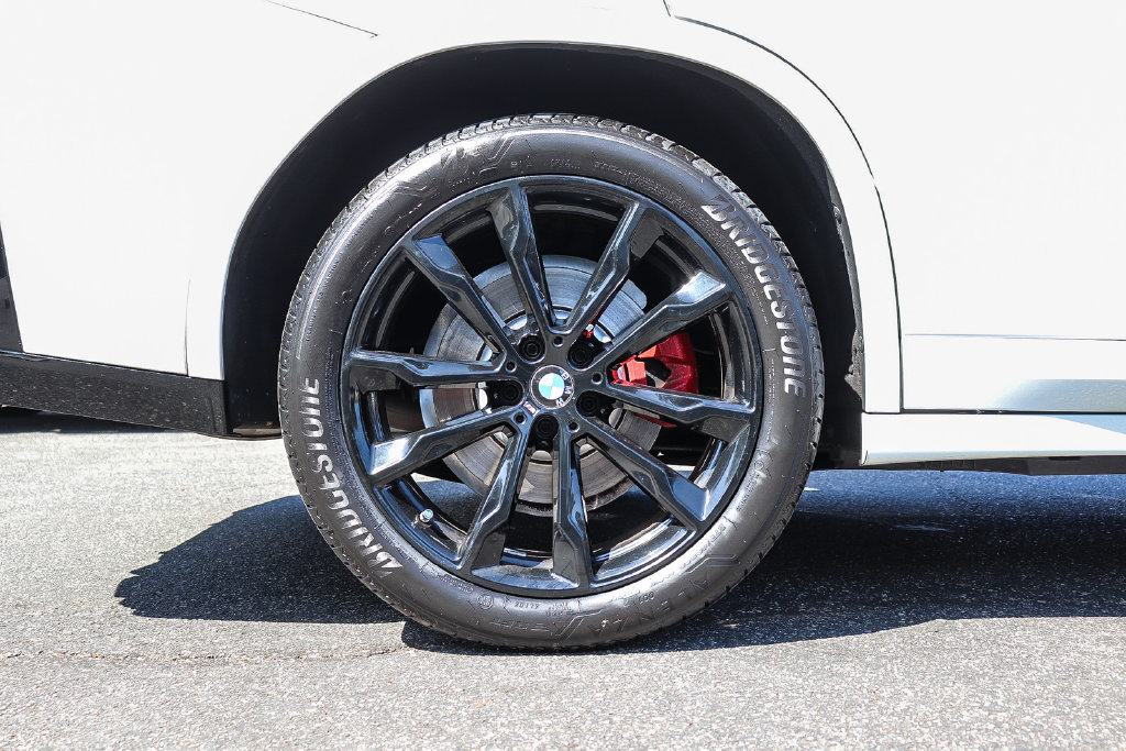 Certified 2024 BMW X4 xDrive30i w/ M Sport Package AWD/4WD image 8