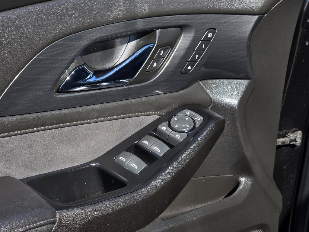 Used 2023 Chevrolet Traverse High Country FWD image 12