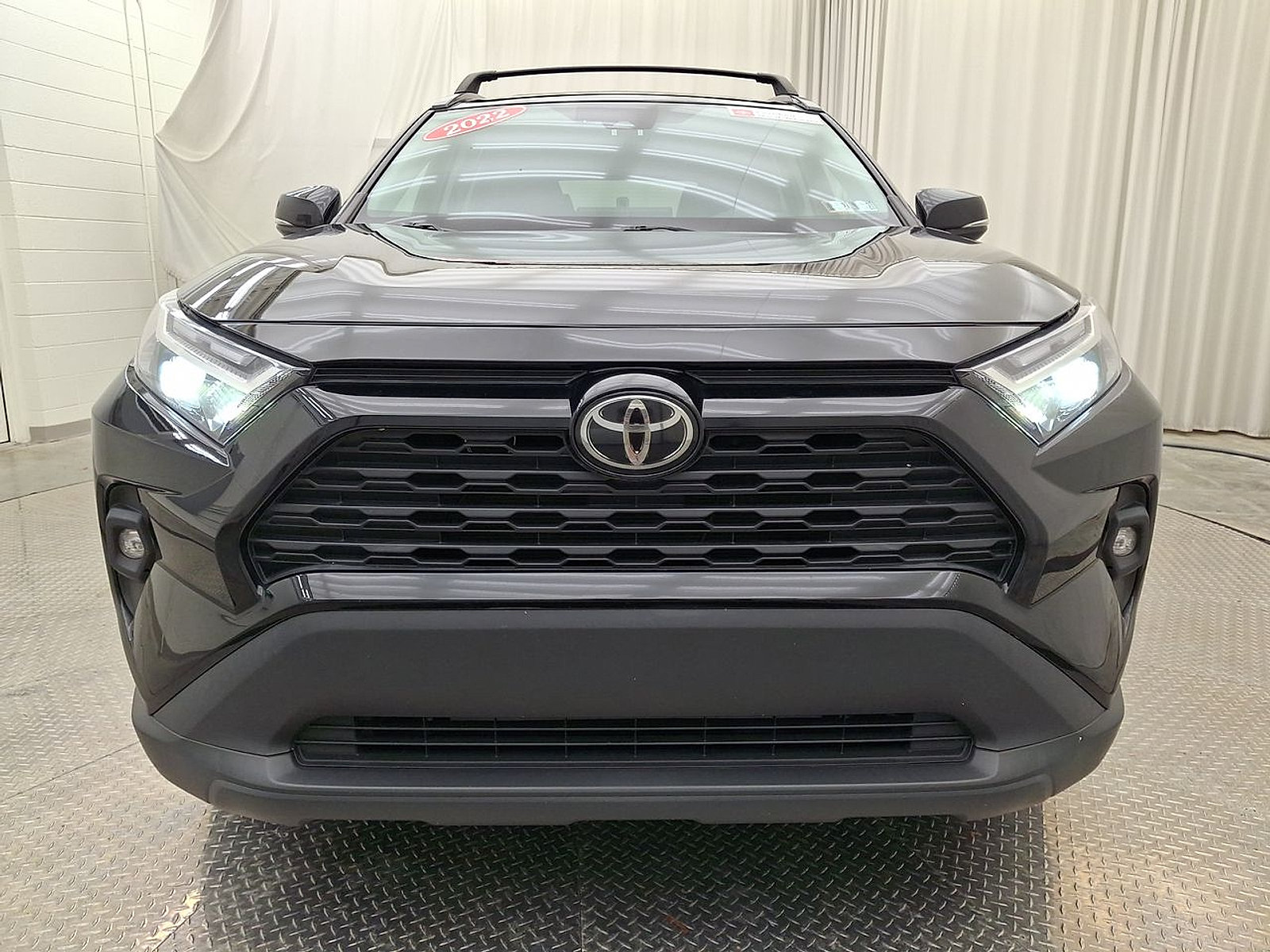 Certified 2022 Toyota RAV4 XLE Premium AWD/4WD image 33