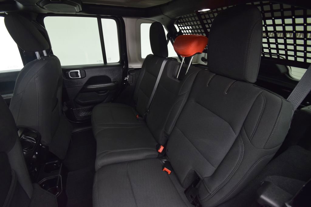 Used 2018 Jeep Wrangler Unlimited Sahara w/ Uconnect 4C Nav & Sound Group image 24