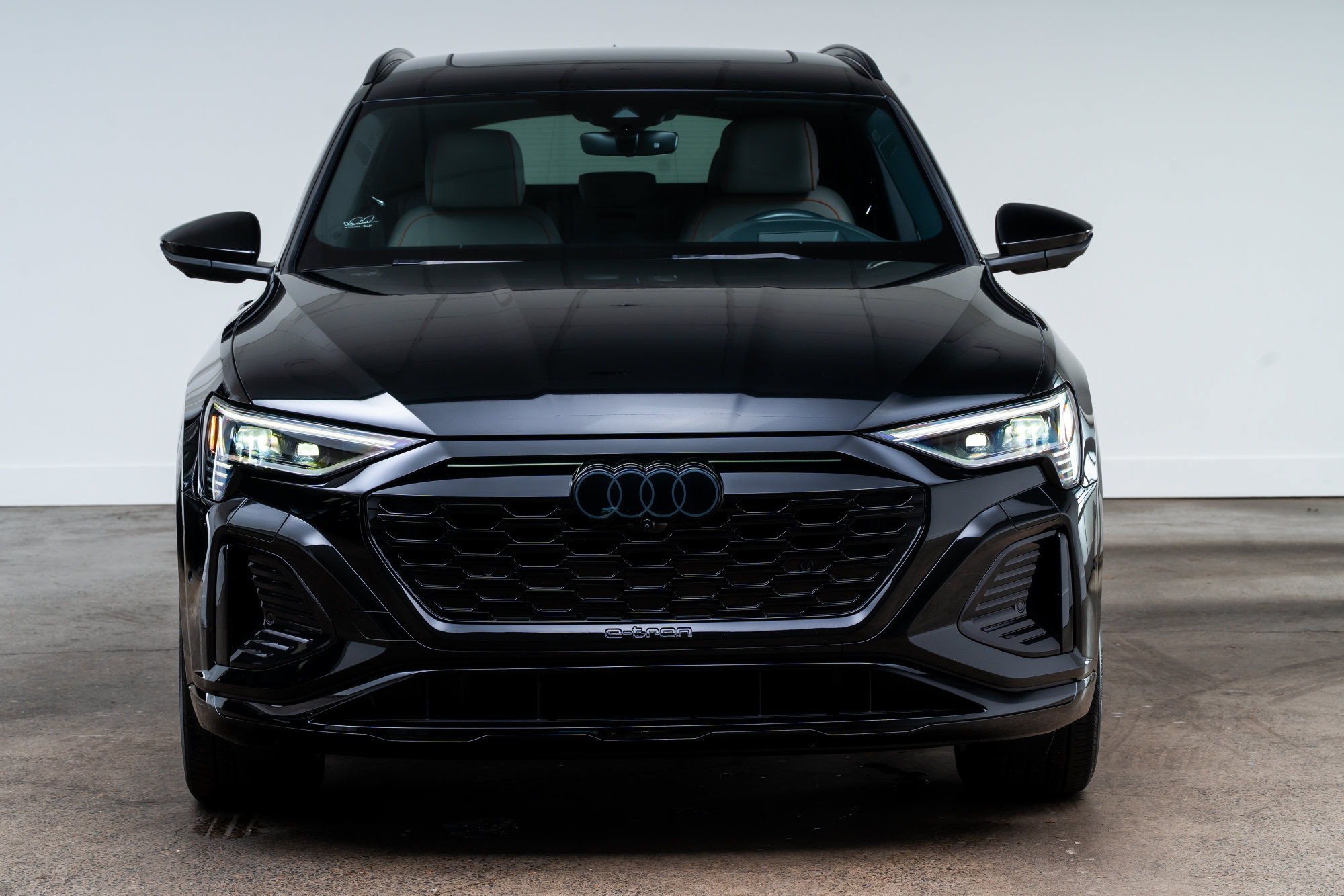 Used 2024 Audi Q8 e-tron Prestige w/ Prestige Package AWD/4WD image 2