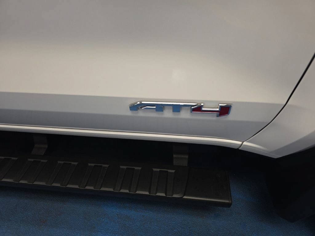 Certified 2025 GMC Canyon AT4 AWD/4WD image 5