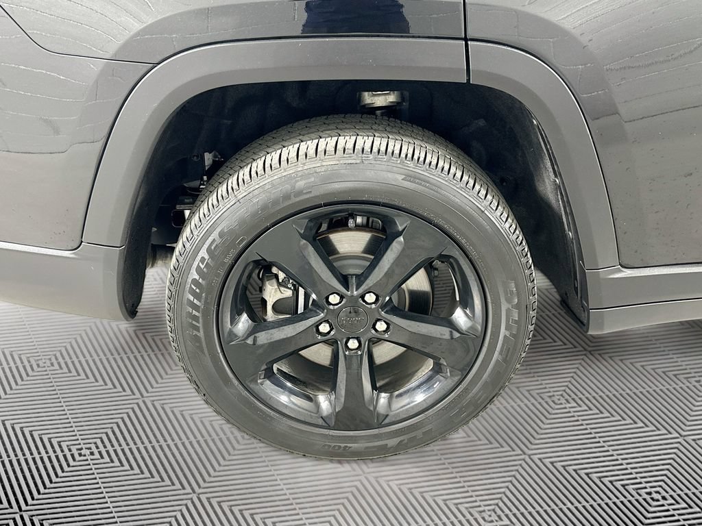 Used 2025 Jeep Grand Cherokee L Altitude AWD/4WD image 16
