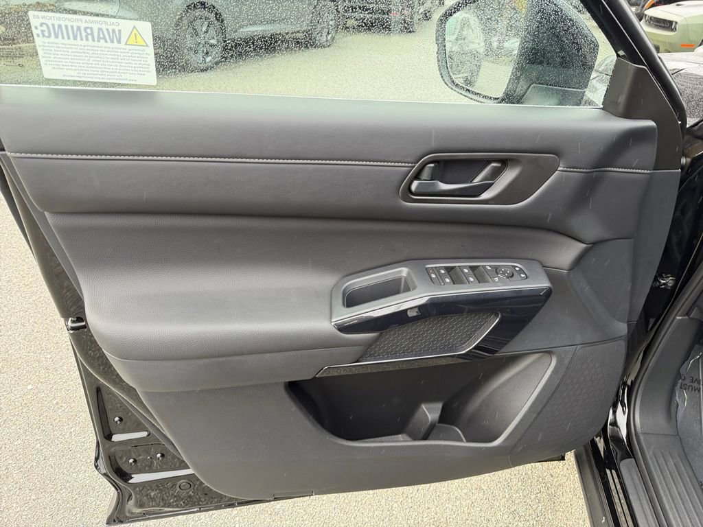 New 2025 Nissan Pathfinder SV image 11