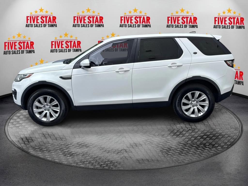 Used 2017 Land Rover Discovery Sport SE image 4