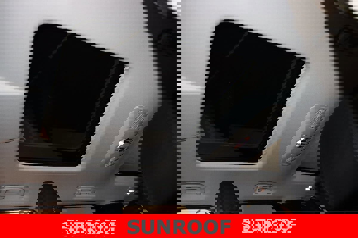 Used 2018 Land Rover Discovery HSE image 12