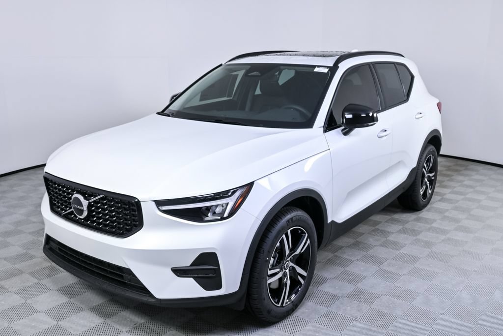 New 2026 Volvo XC40 B5 Core AWD/4WD image 1