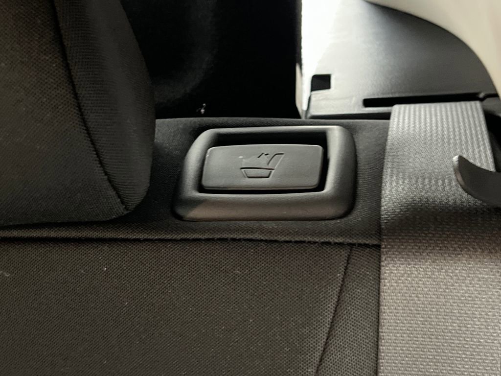 Used 2025 Hyundai Venue SE image 14