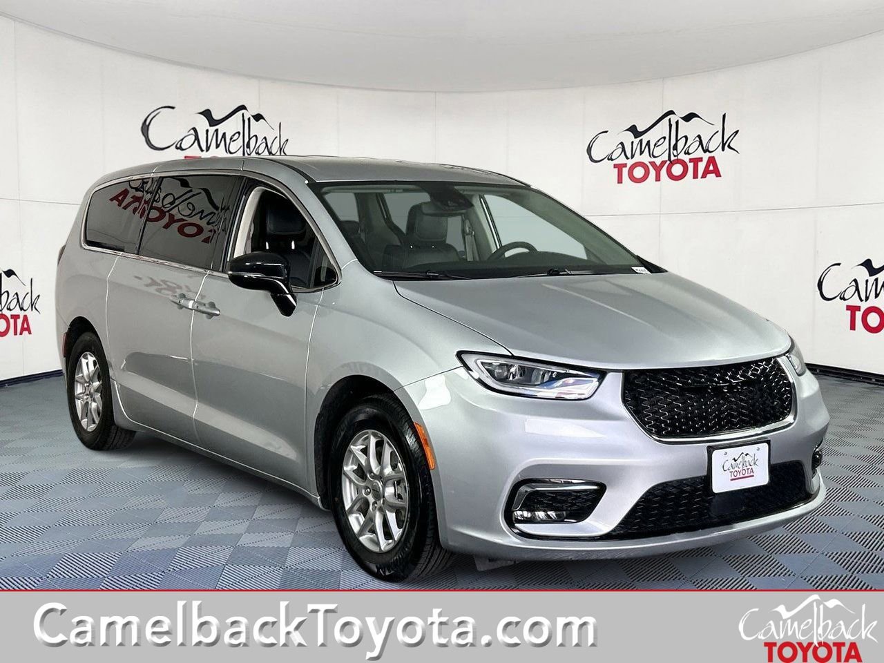Used 2024 Chrysler Pacifica Touring-L