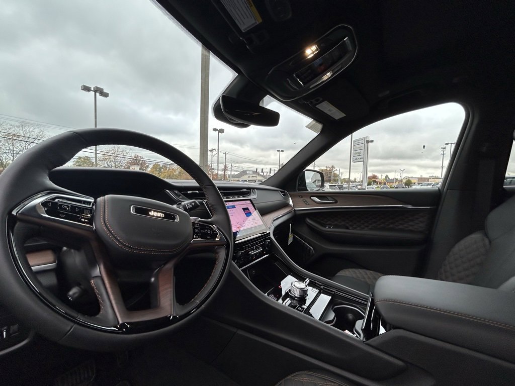 New 2025 Jeep Grand Cherokee L Summit w/ Obsidian Package image 16