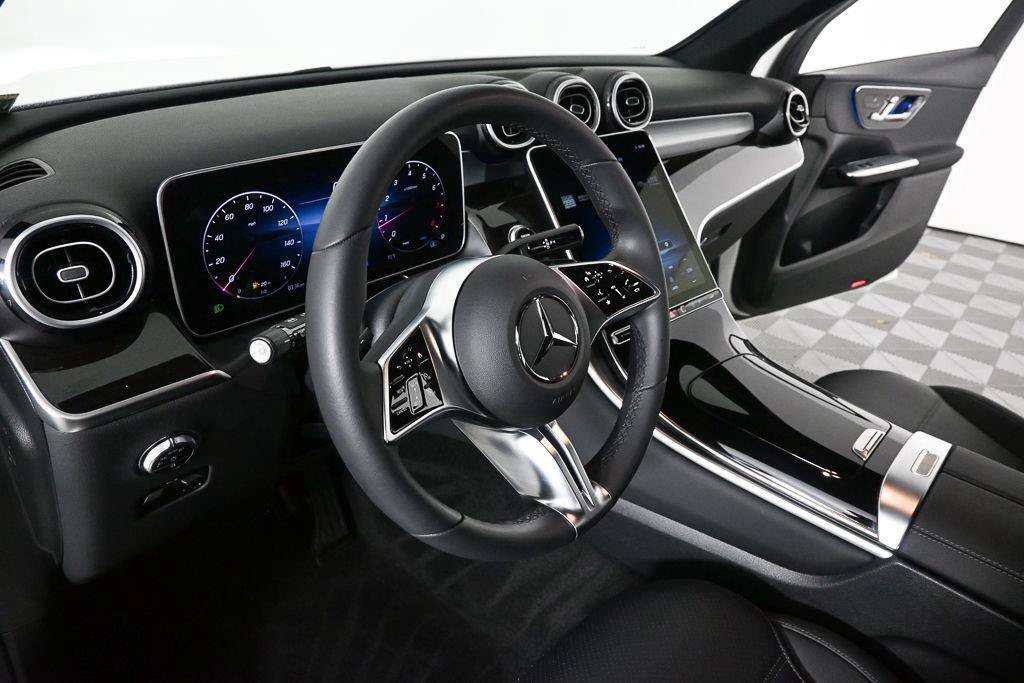Used 2025 Mercedes-Benz GLC 300 4MATIC image 7