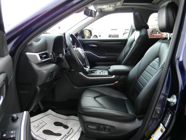 Used 2023 Toyota Highlander XLE AWD/4WD image 19