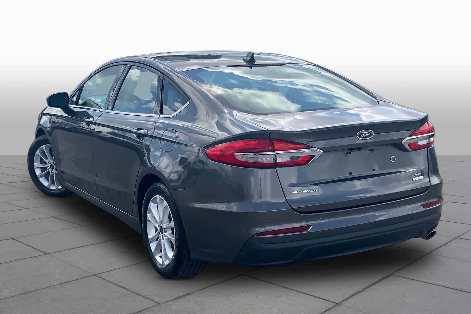 Certified 2019 Ford Fusion SE FWD image 11