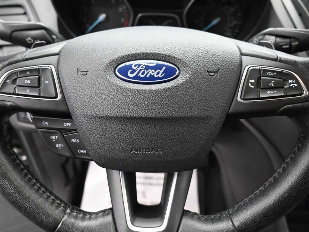 Used 2017 Ford Escape SE w/ SE Leather Comfort Package image 16