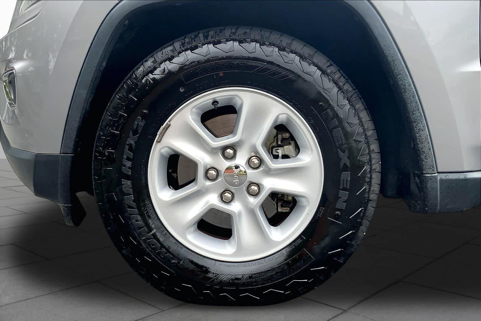 Used 2014 Jeep Grand Cherokee Laredo w/ Quick Order Package 23E RWD image 10