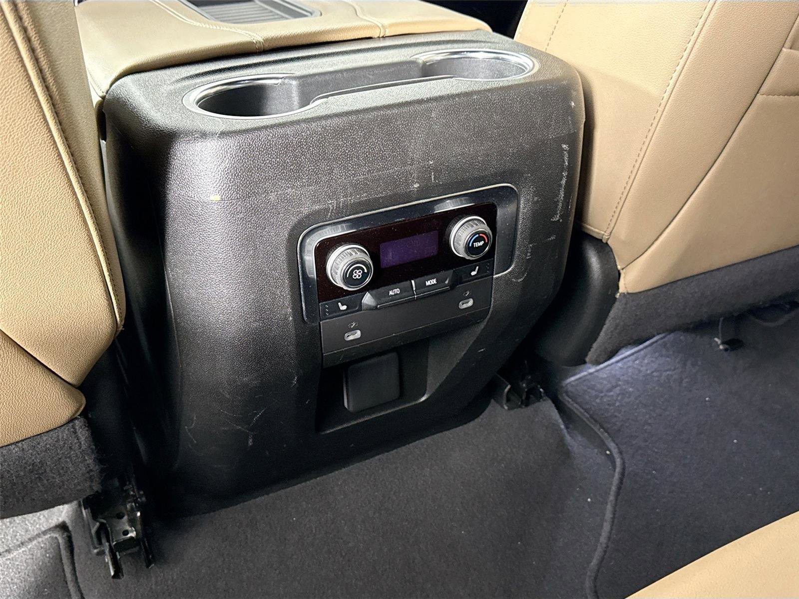 Used 2024 Chevrolet Suburban Premier RWD image 36