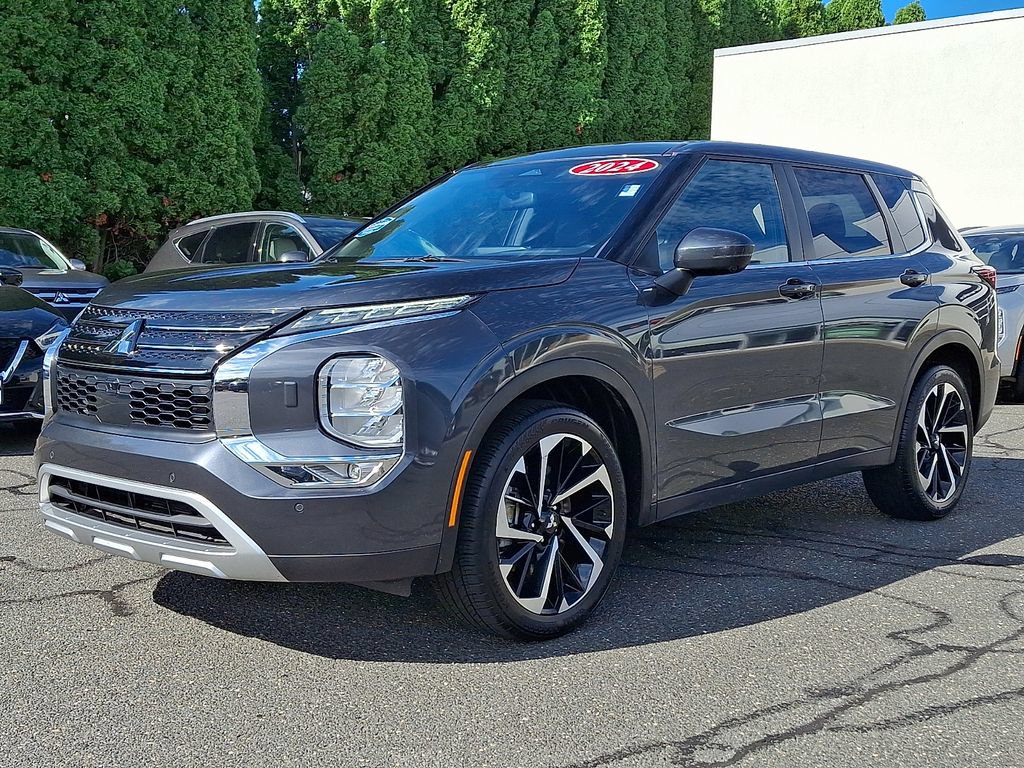 Used 2024 Mitsubishi Outlander SE AWD/4WD image 3