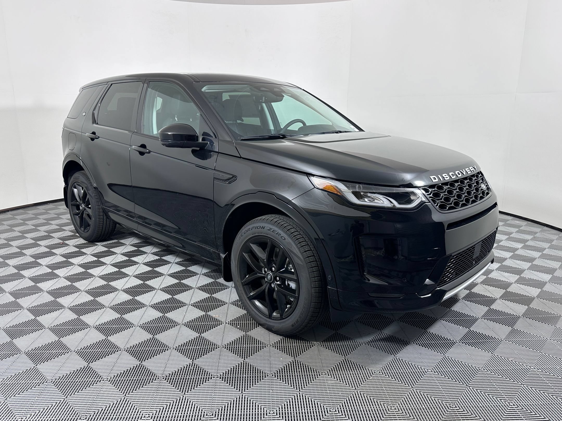 Used 2025 Land Rover Discovery Sport S AWD/4WD image 5