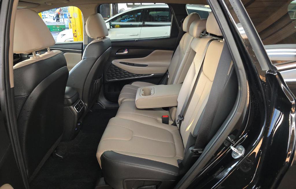 Used 2023 Hyundai Santa Fe SEL Premium image 11