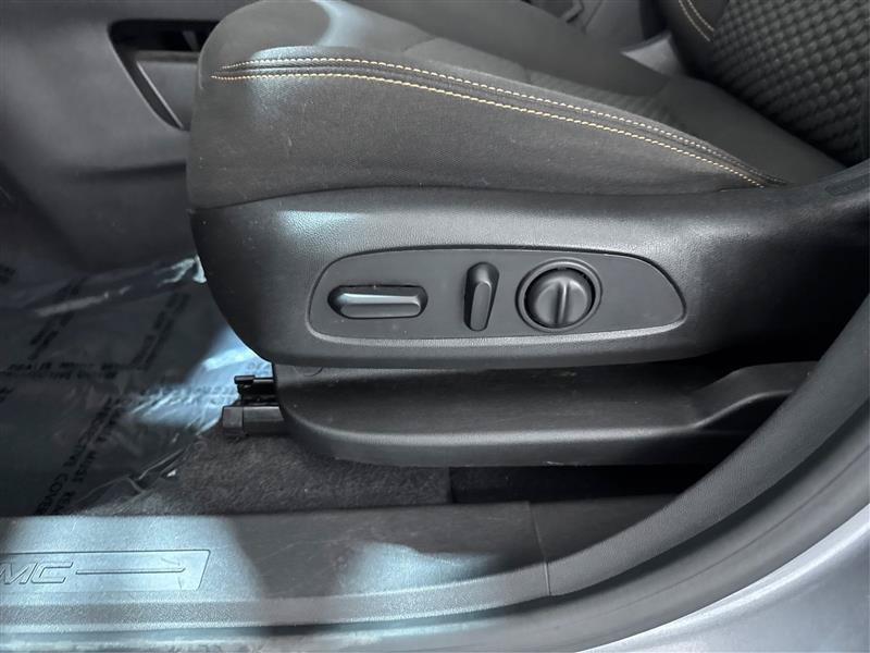 Used 2021 GMC Terrain SLE w/ Driver Convenience Package AWD/4WD image 19