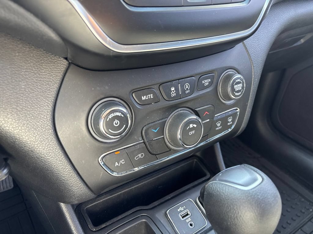 Used 2021 Jeep Cherokee Latitude FWD image 20