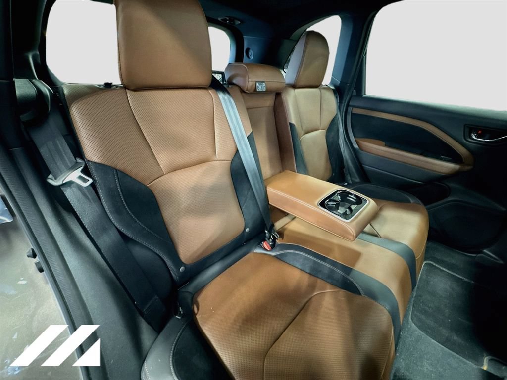 Used 2025 Subaru Forester Touring AWD/4WD image 32