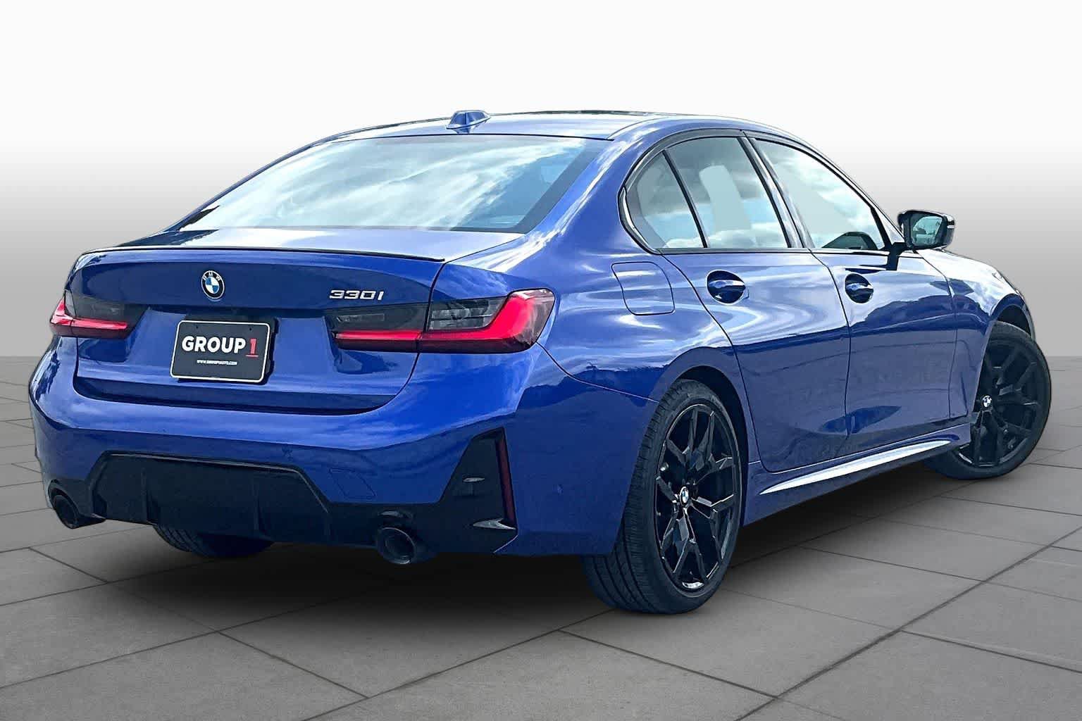 Used 2026 BMW 330i Sedan w/ M Sport Package RWD image 12