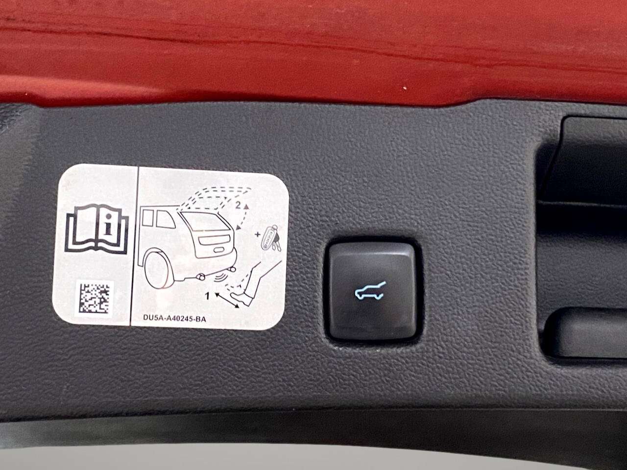Used 2020 Ford Escape SEL image 6